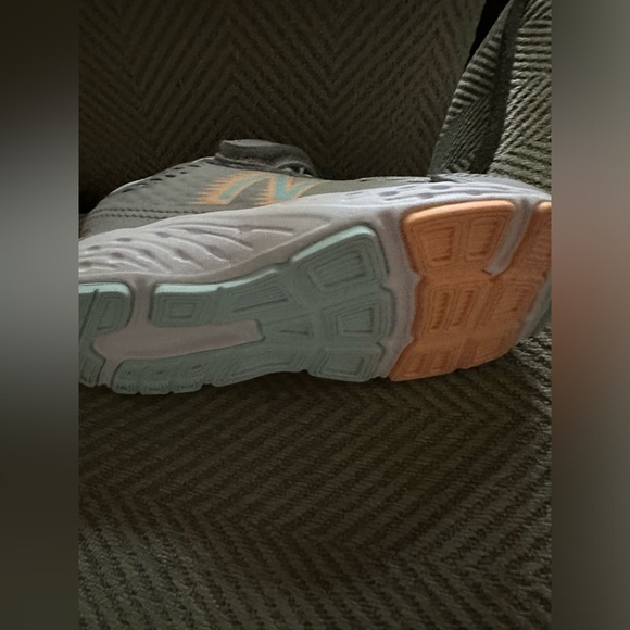 New Balance toddler sneakers - Picture 4 of 5